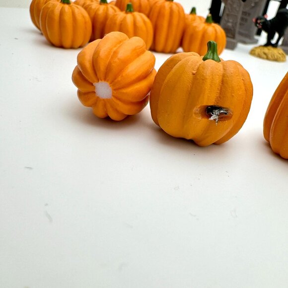 Department 45 Halloween Miniature Set Scarecrow Pumpkins Gravestones Fence 22 - Picture 6 of 10